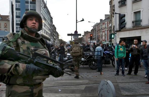 تصاویر : درگیری پلیس فرانسه با افراد ناشناس