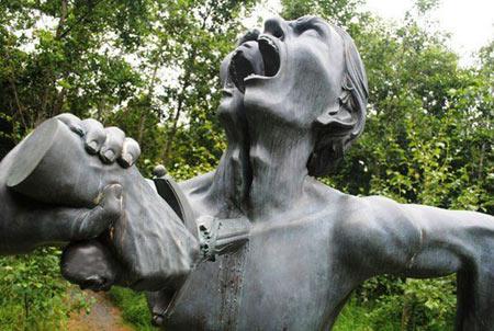 تصاویر : پارکی با مجسمه های ترسناک در ایرلند