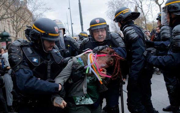 تصاویر : آشوب و درگیری در پاریس