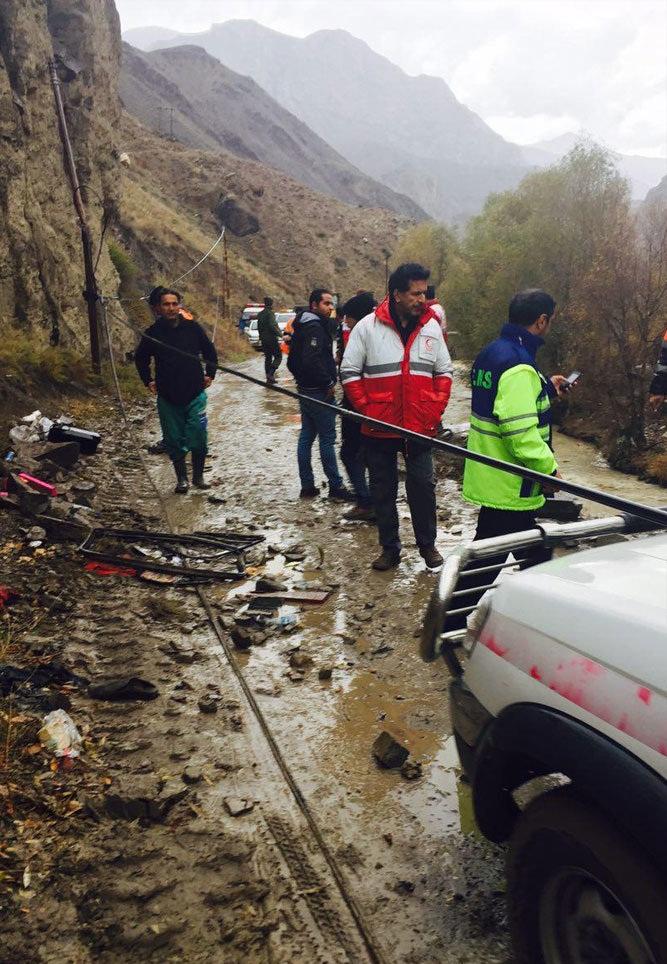 تصاویر : سقوط مینی بوس زائرین کربلا در رودخانه هراز