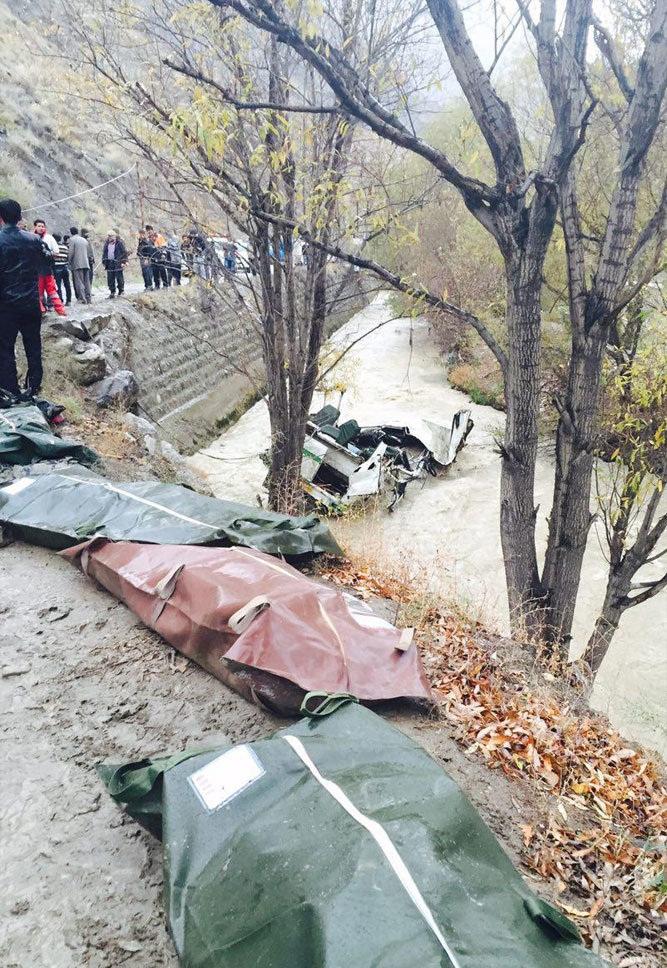 تصاویر : سقوط مینی بوس زائرین کربلا در رودخانه هراز