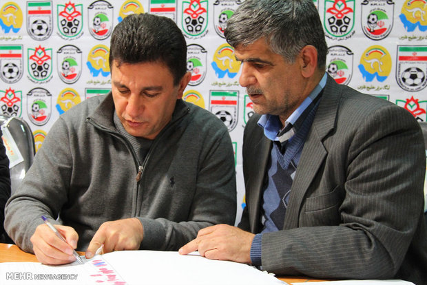 تصویر: عقد قرارداد قلعه نویی با باشگاه تراکتورسازی