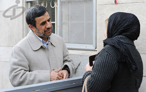 این روزها در میدان 72 نارمک چه می گذرد؟ / احمدی نژاد قول وام 2 میلیونی به مردم می دهد!