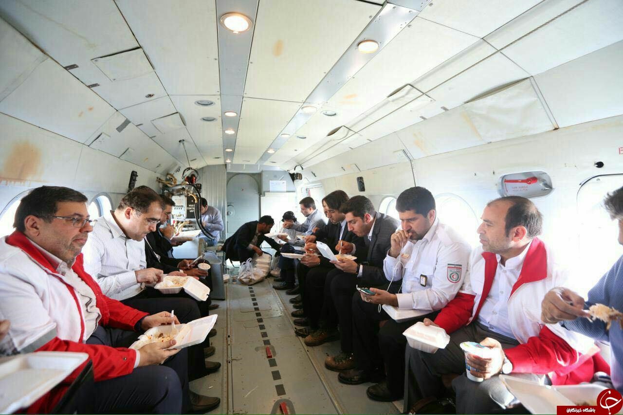 ناهار وزیر بهداشت در هواپیما + تصویر