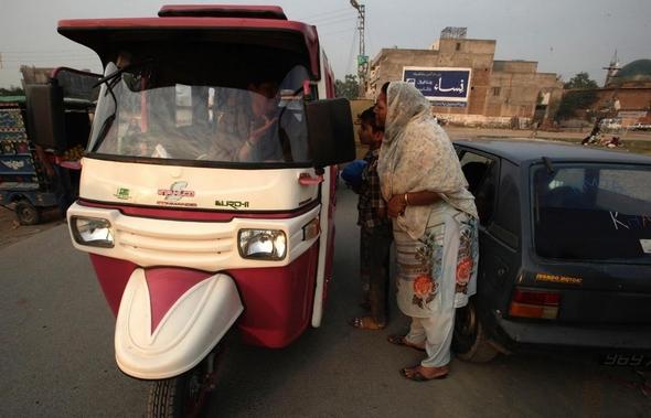 تصاویر : تاکسی زنان در پاکستان