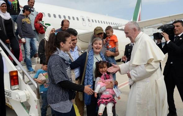تصاویر :  دیدار پاپ از پناهجویان یونان