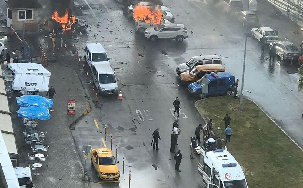 تصاویر : انفجار بمب در ازمیر ترکیه