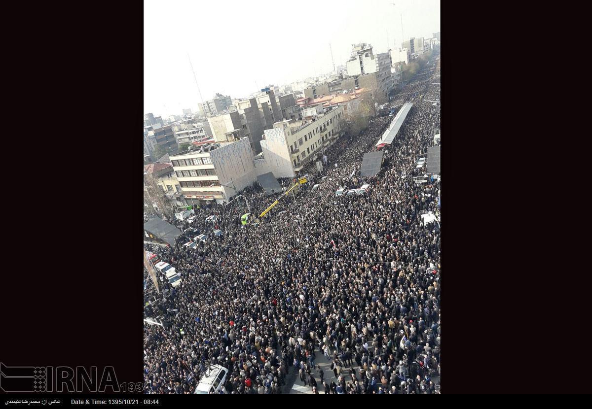 عکس/سیل جمعیت در مراسم تشییع پیکر آیت الله هاشمی رفسنجانی