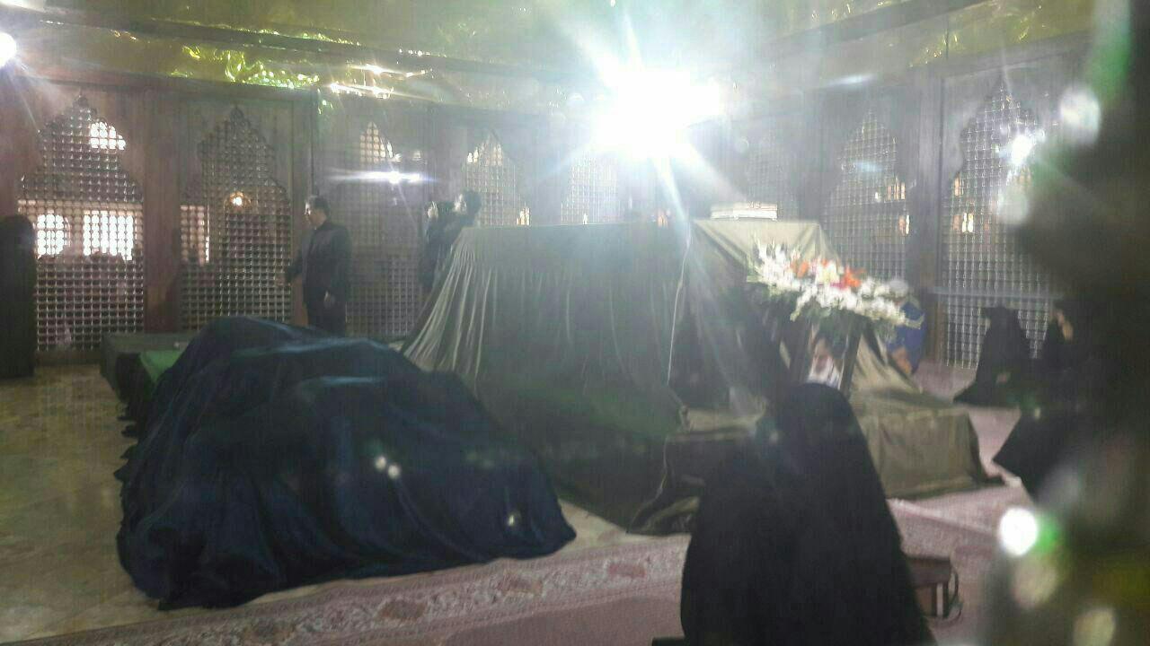 عکس/بیت مرحوم آیت الله هاشمی در ضریح امام خمینی(ره) پس از خاکسپاری