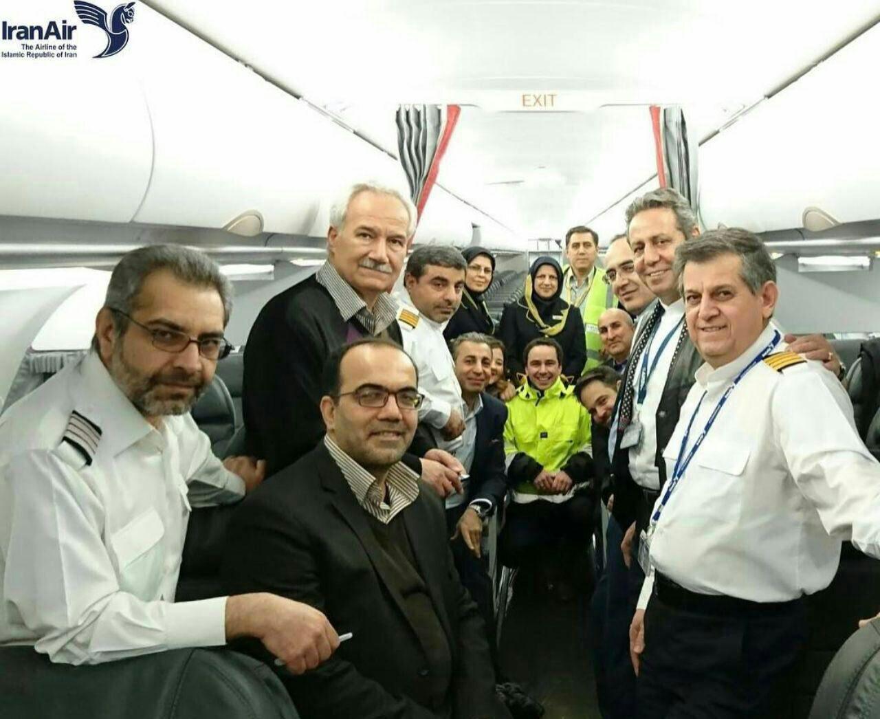 عکس/خلبانان و مهمانداران جدیدترین ایرباس ایران