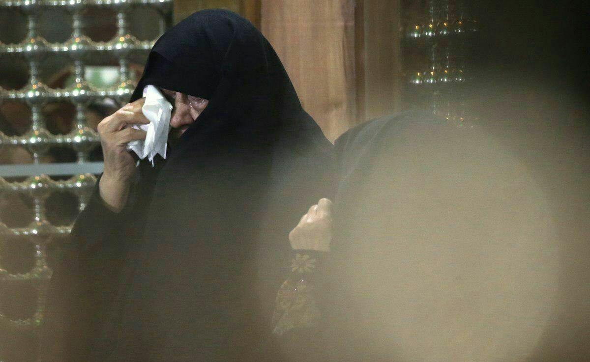 عکس/اشکهای عفت مرعشی بر مزار آیتالله هاشمیرفسنجانی