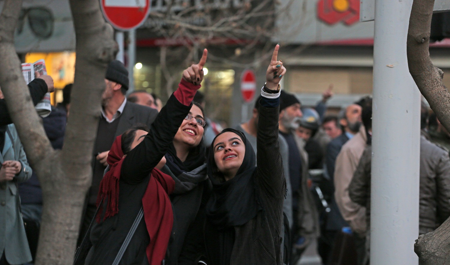 تصاویر : واکنش مردم به شلیک ضد هوایی در تهران