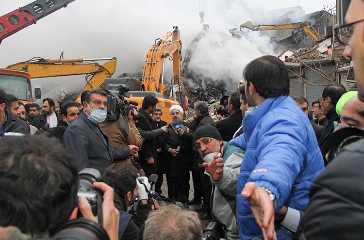 تصاویر : رییس جمهور در محل حادثه ساختمان پلاسکو