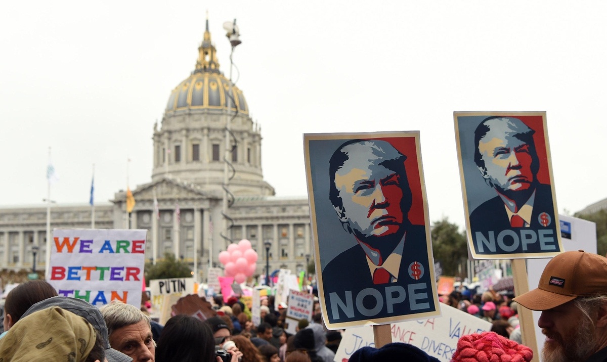 تصاویر : جان‌کری به تظاهرات علیه ترامپ پیوست