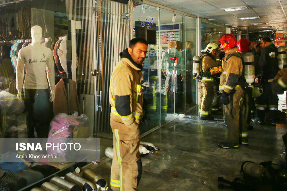 عکس/آتش نشان شهید بهنام میرزاخانی ساعتی قبل از فروریختن ساختمان پلاسکو در حین عملیات امداد