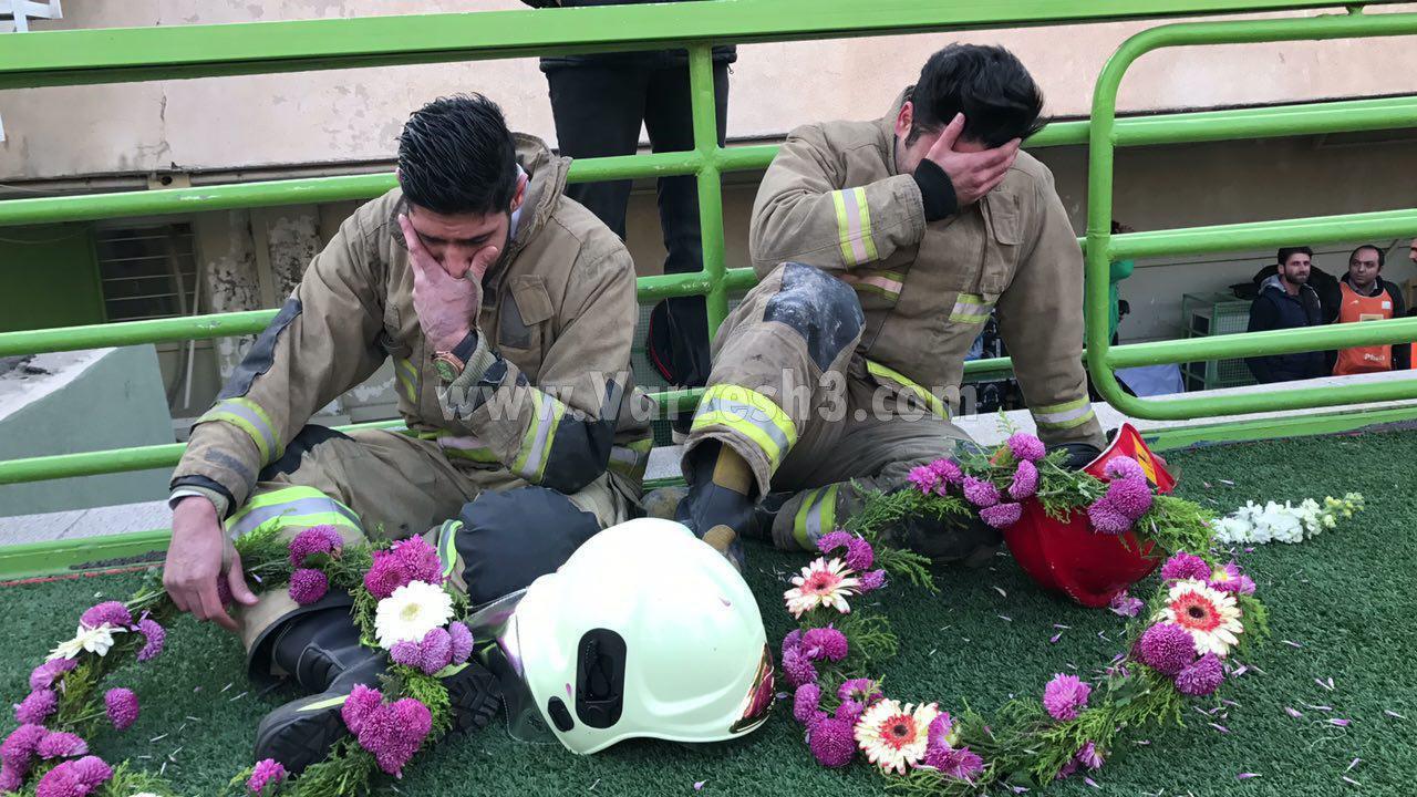 عکس/اشکهای دردناک آتش‌نشان‌ها در آزادی