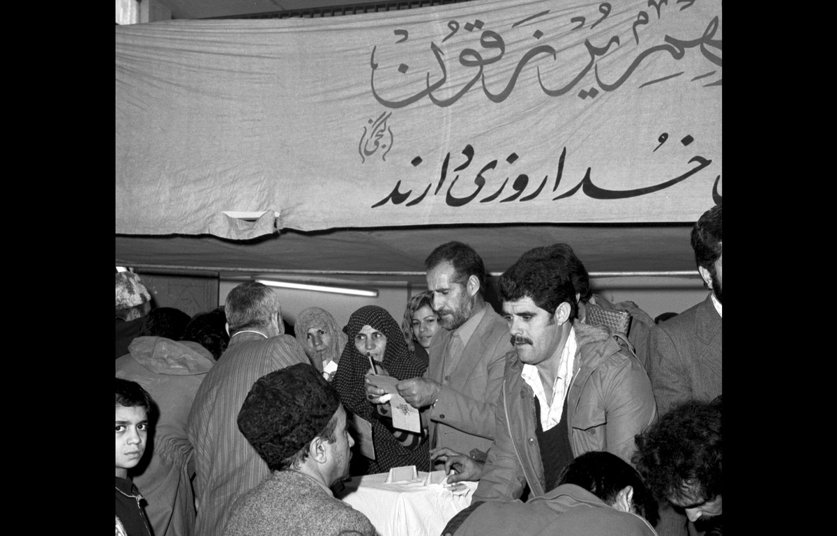 تصاویر : نخستین دوره انتخابات ریاست جمهوری در ایران 5 بهمن 1358