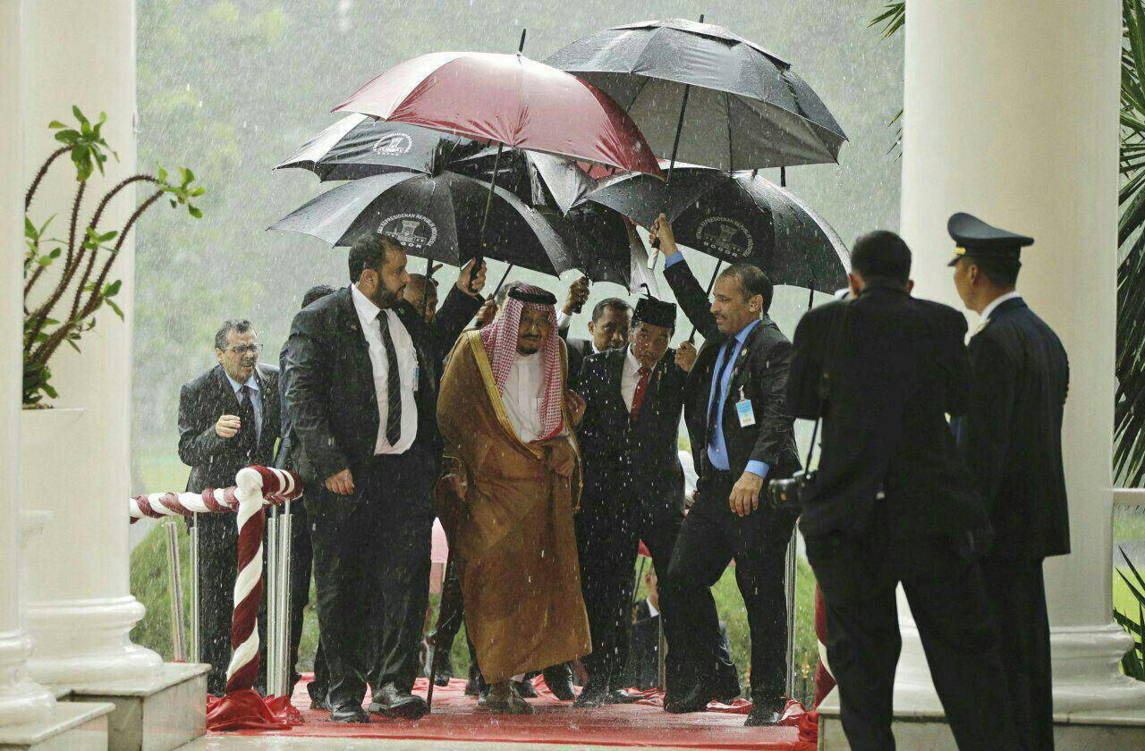 عکس/ شاه عربستان در سفر به اندونزی!