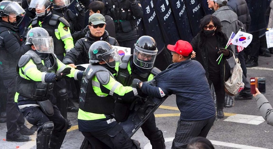 تصاویر : درگیری در کره جنوبی بر سر برکناری خانم رئیس جمهور