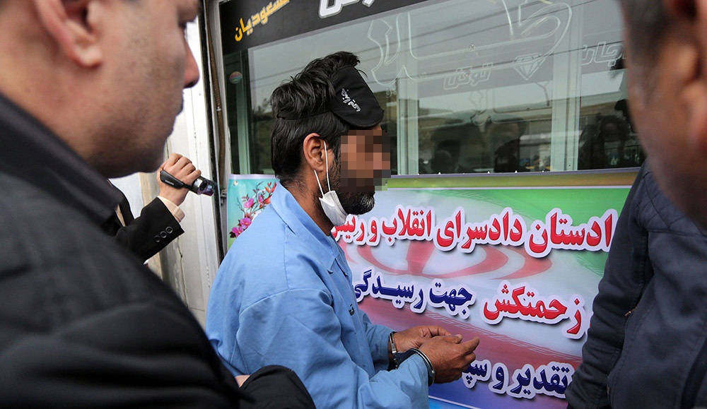 تصاویر : بازسازی صحنه سرقت مسلحانه طلافروشی در مشهد‎