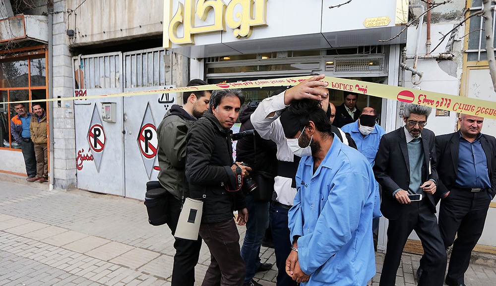 تصاویر : بازسازی صحنه سرقت مسلحانه طلافروشی در مشهد‎