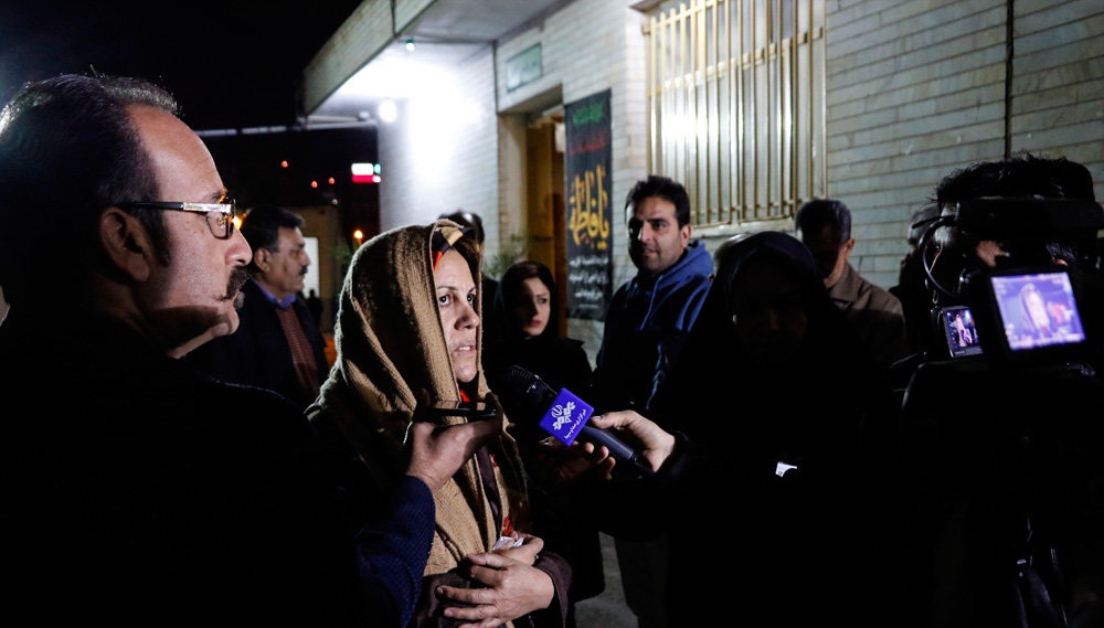 تصاویر : تحویل گروگان آزاد شده به خانواده