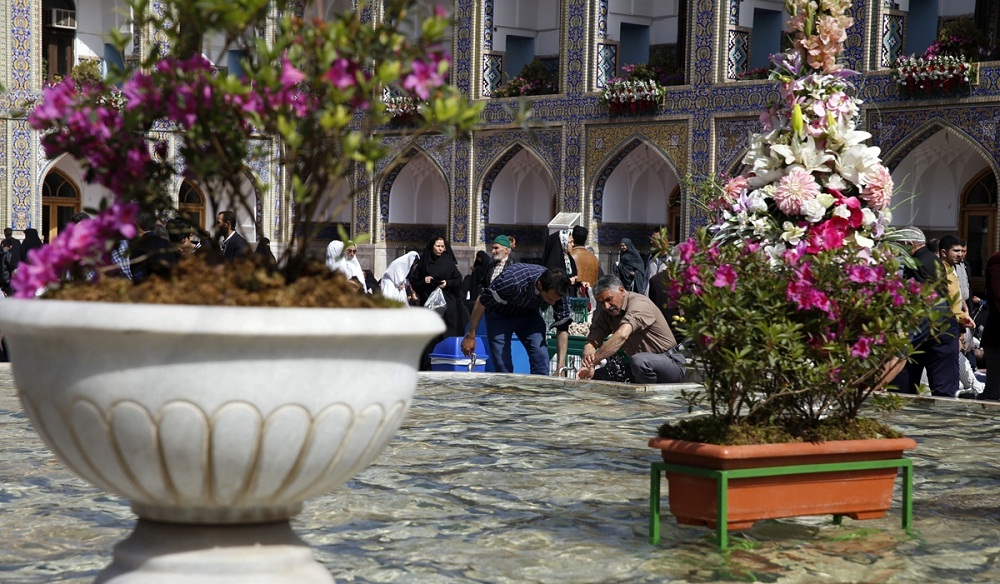 تصاویر : مراسم تحویل سال نو در مشهد و قم