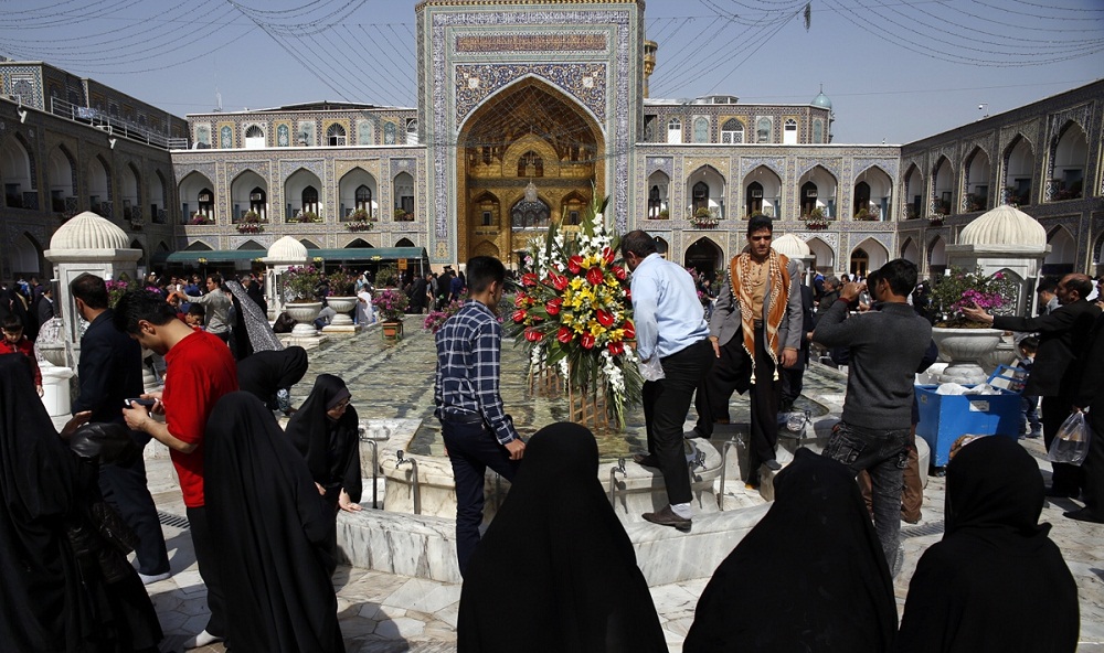 تصاویر : مراسم تحویل سال نو در مشهد و قم