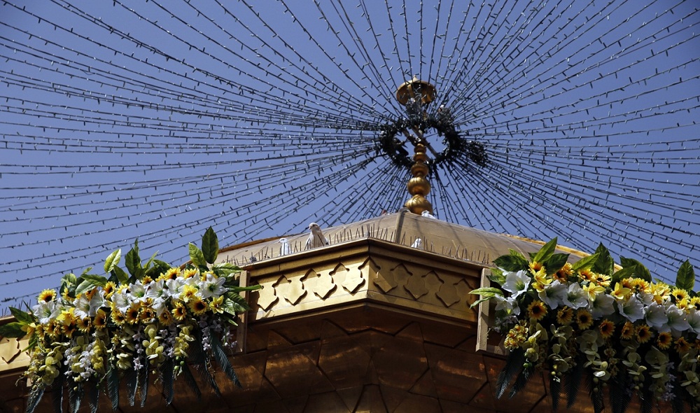 تصاویر : مراسم تحویل سال نو در مشهد و قم