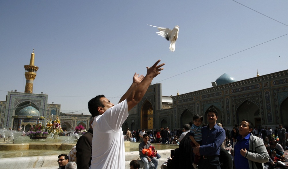 تصاویر : مراسم تحویل سال نو در مشهد و قم