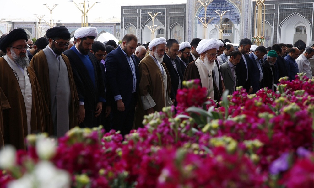 تصاویر : مراسم تحویل سال نو در مشهد و قم