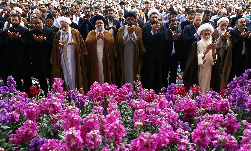 تصاویر : مراسم تحویل سال نو در مشهد و قم