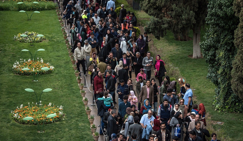 تصاویر : لحظه تحویل سال نو در حافظیه شیراز