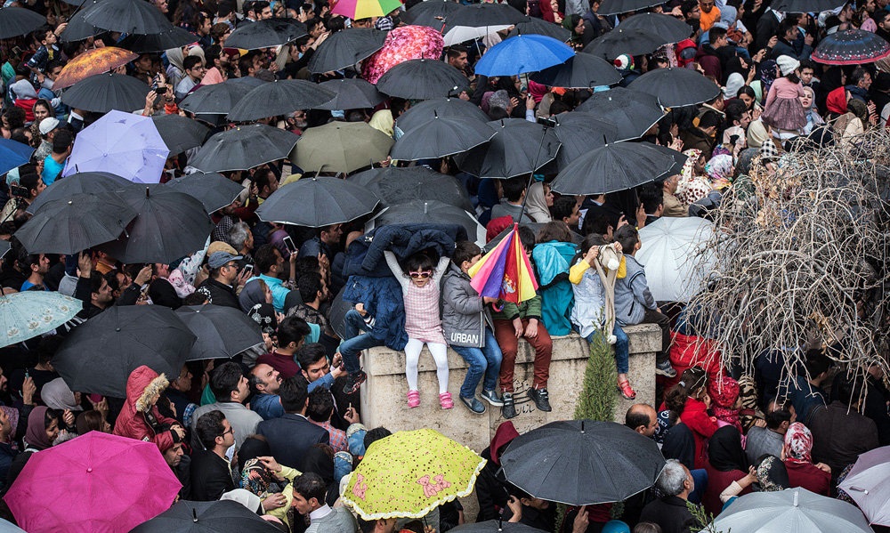 تصاویر : لحظه تحویل سال نو در حافظیه شیراز