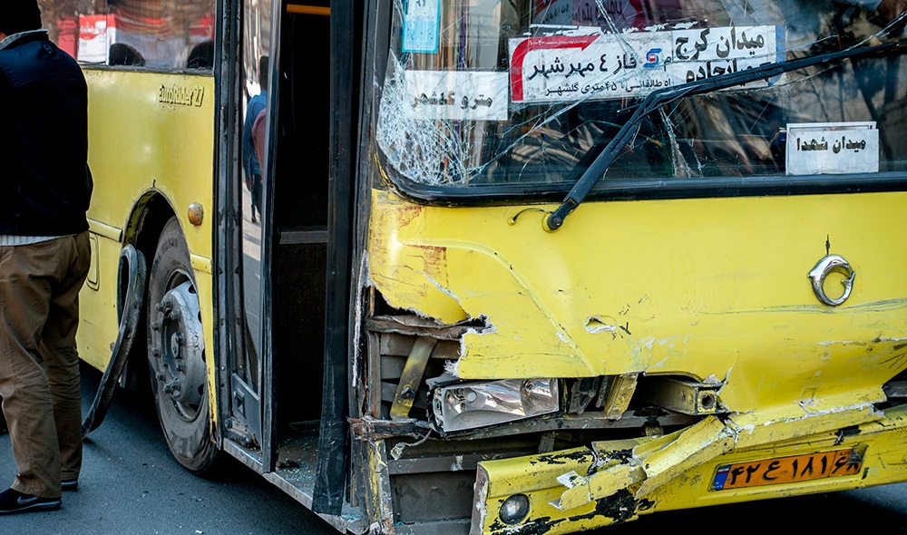تصاویر : تصادف خونین اتوبوس با 15 خودرو و عابران پیاده کرج