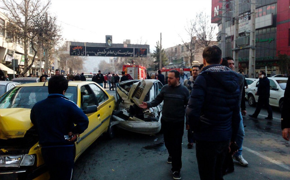 تصاویر : تصادف خونین اتوبوس با 15 خودرو و عابران پیاده کرج