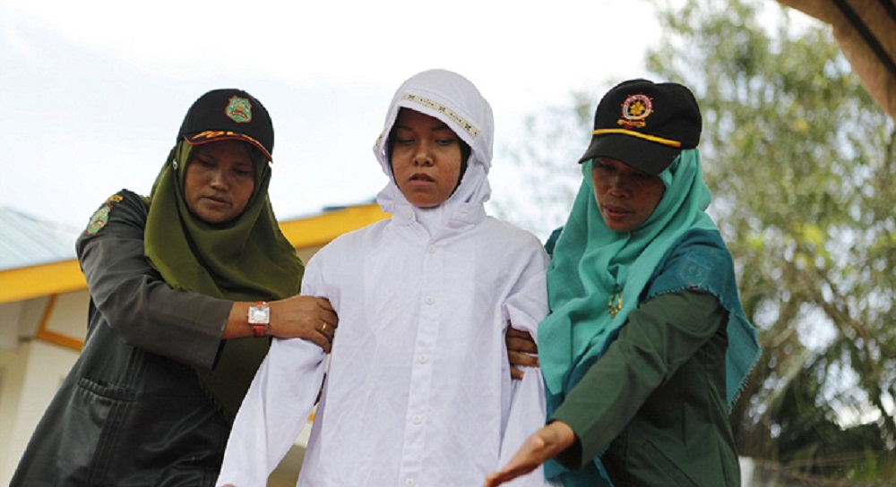 تصاویر : حکم شلاق در ملاءعام در اندونزی
