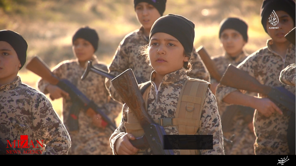 داعش گردان کودکان خلیفه تشکیل داد!+ عکس