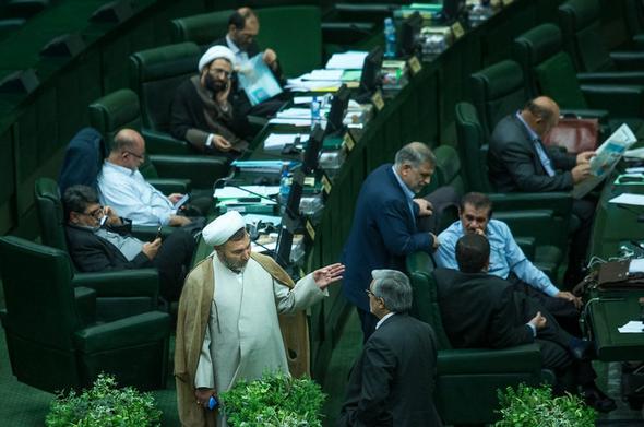 تصاویر : حال و هوای نمایندگان حذفشده از مجلس دهم تصاویر : حال و هوای نمایندگان حذفشده از مجلس دهم