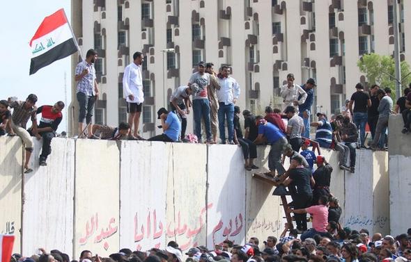 تصاویر : پارلمان عراق در اشغال معترضان