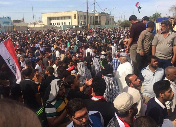تصاویر : پارلمان عراق در اشغال معترضان