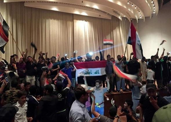 تصاویر : پارلمان عراق در اشغال معترضان