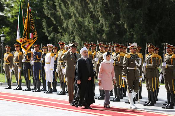 تصاویر : استقبال روحانی از رئیس جمهور کره
