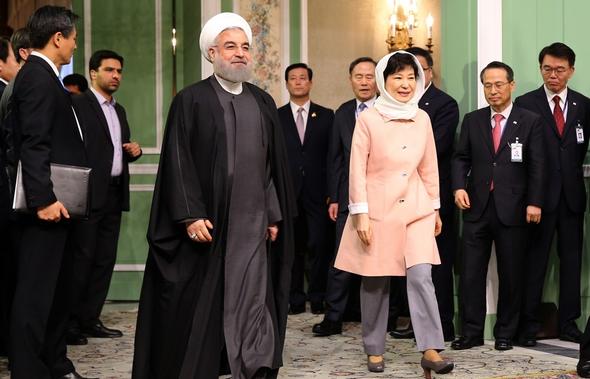 تصاویر : استقبال روحانی از رئیس جمهور کره