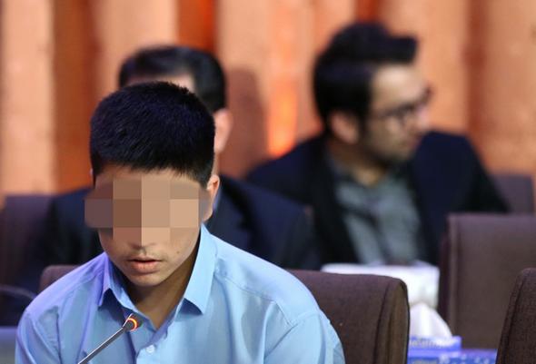 تصاویر : قاتل ستایش در حضور دادستان تهران تصاویر : قاتل ستایش در حضور دادستان تهران