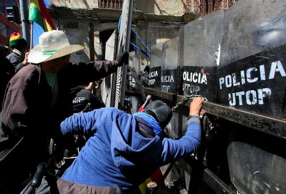 تصاویر : شورش معلولان بولیوی در خیابان