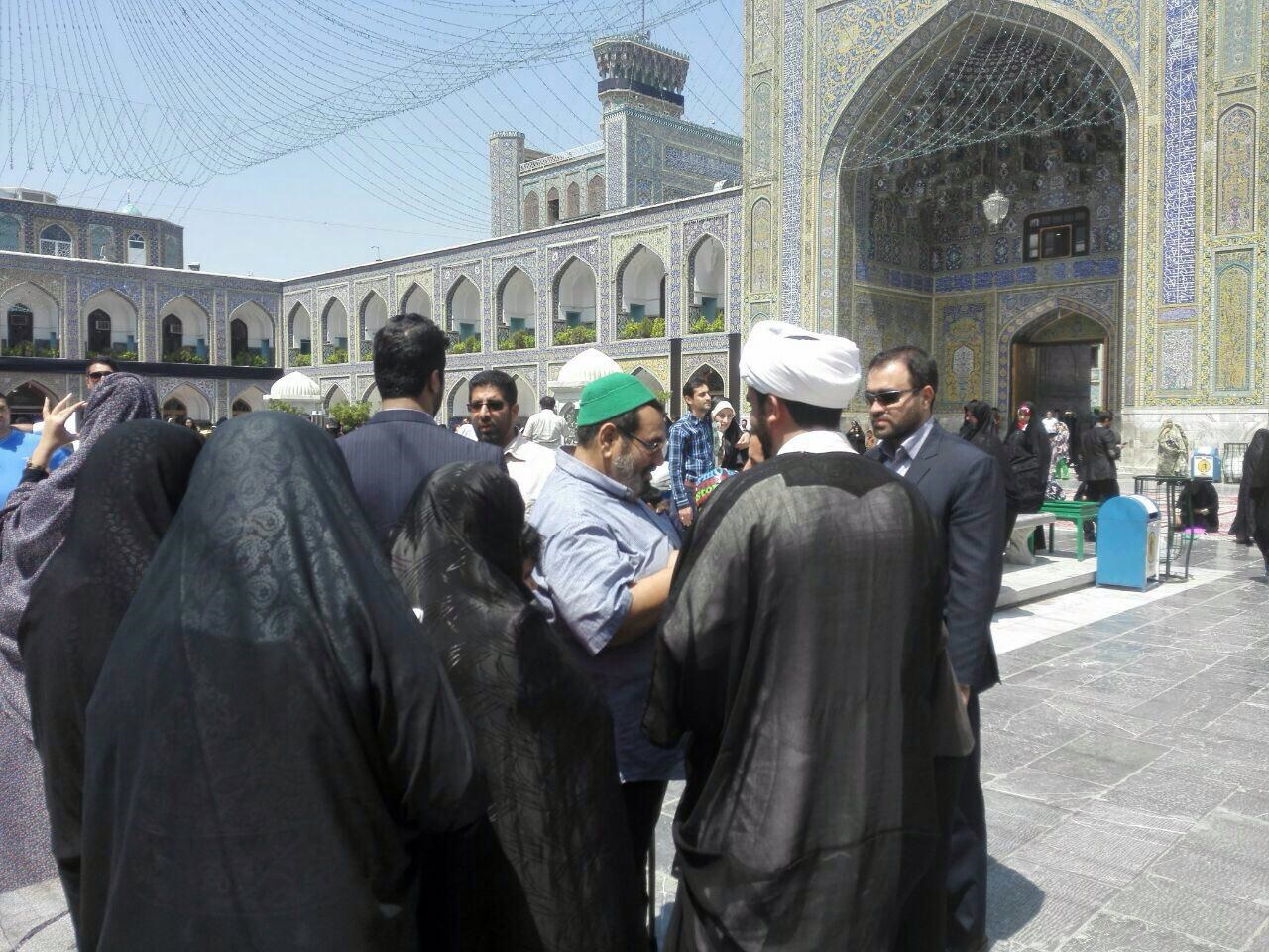 سرلشگر فیروز آبادی با چهره‌ای کاملا متفاوت در حرم رضوی