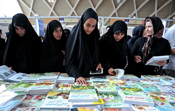 تصاویر : استقبال مردم از نمایشگاه کتاب تصاویر : استقبال مردم از نمایشگاه کتاب