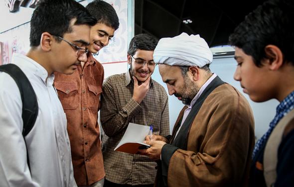 تصاویر : استقبال مردم از نمایشگاه کتاب تصاویر : استقبال مردم از نمایشگاه کتاب