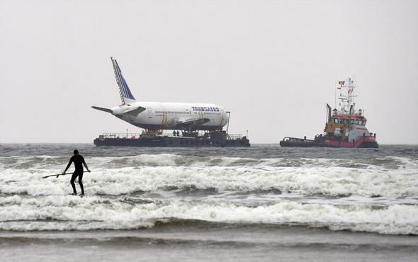 تصاویر : بوئینگ محتاج کشتی شد